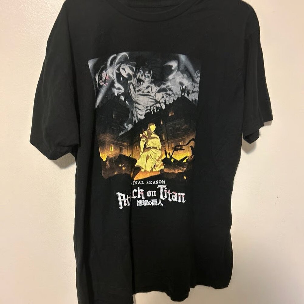 Attack on Titan Tee  *LARGE*